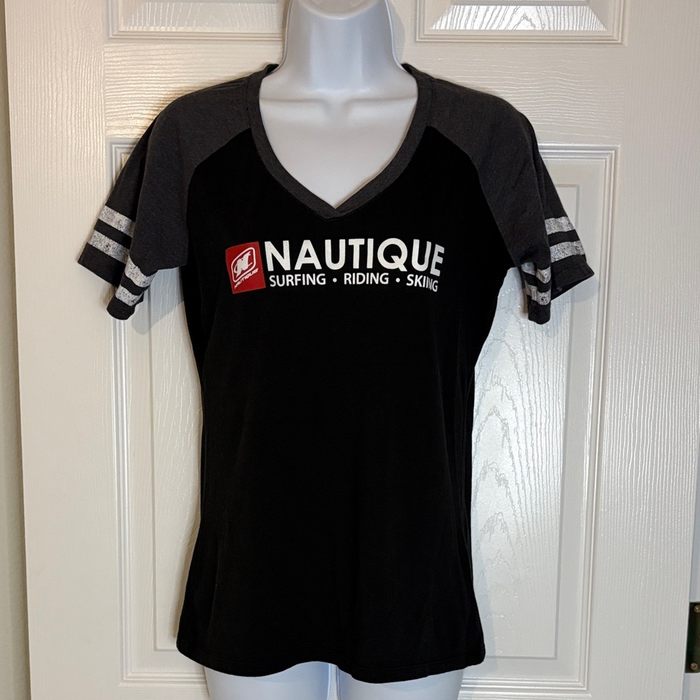 Nautique Boats Surfing Riding Skiing Black and Gray V-Neck Top, Women’s Size SM